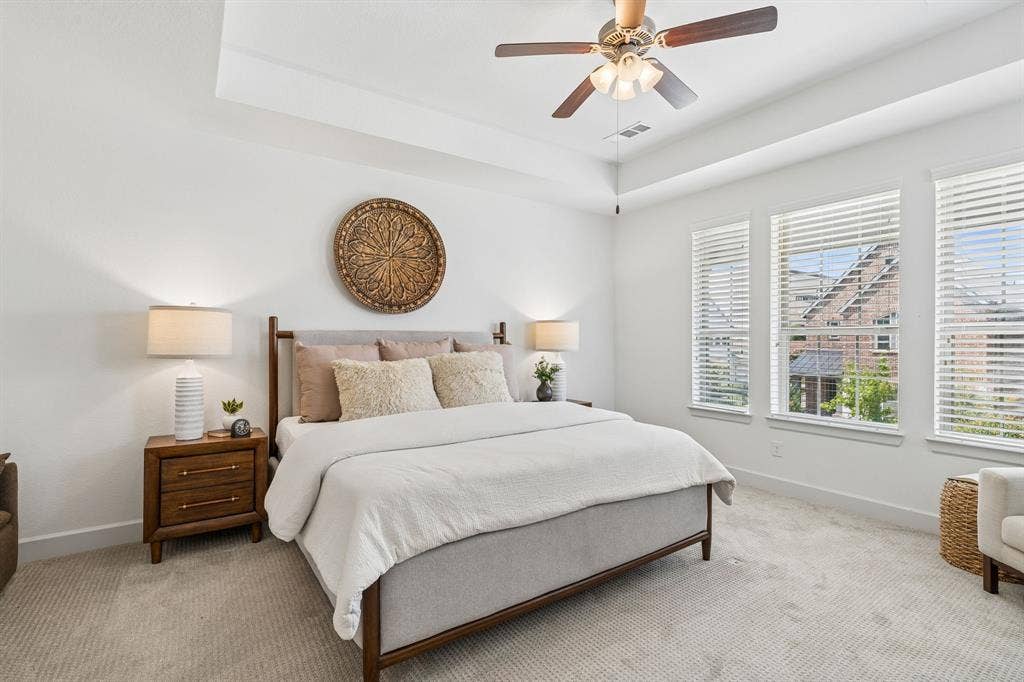 648 Courtyard Lane, Irving, TX 75039 2nd floor primary bedroom