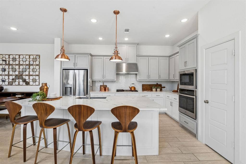 648 Courtyard Lane, Irving, TX 75039 648 Courtyard Lane, Irving, TX 75039