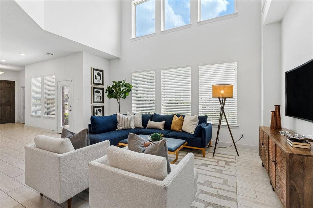 648 Courtyard Lane, Irving, TX 75039 648 Courtyard Lane, Irving, TX 75039