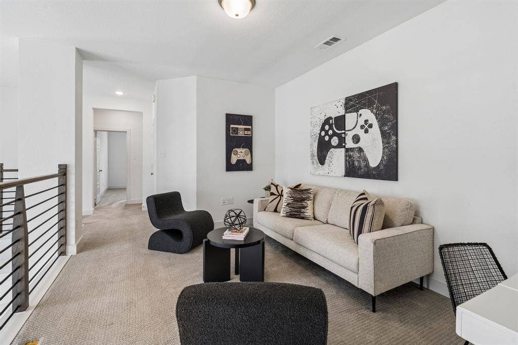 648 Courtyard Lane, Irving, TX 75039 2nd floor multipurpose area, living,office, or gaming