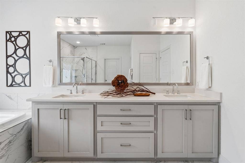 648 Courtyard Lane, Irving, TX 75039 648 Courtyard Lane, Irving, TX 75039