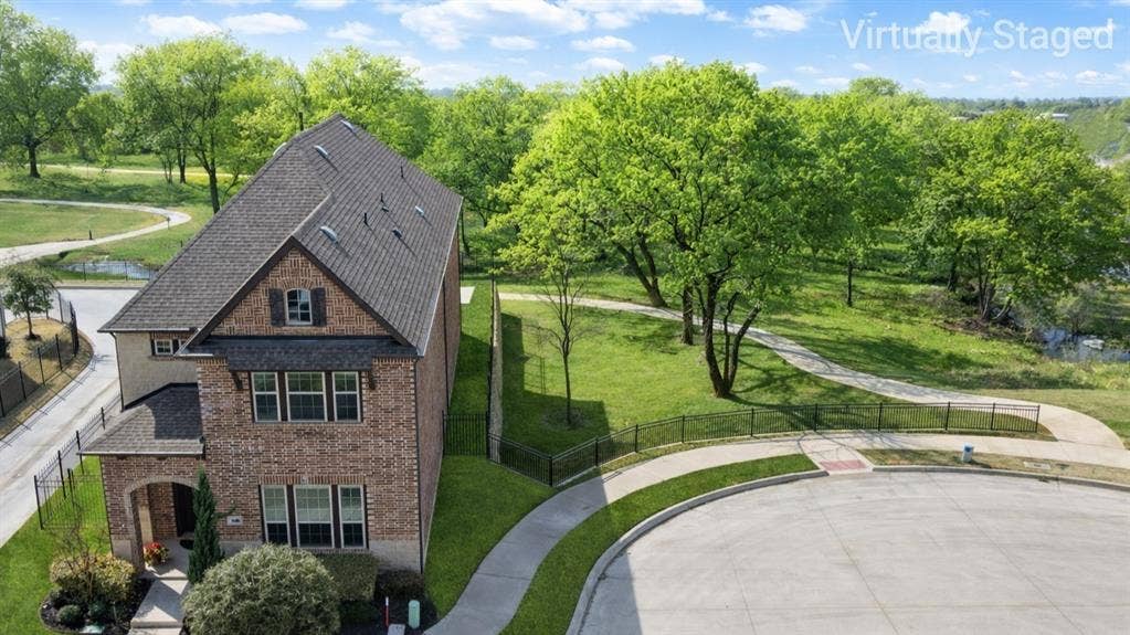 648 Courtyard Lane, Irving, TX 75039 Aerial view of property and surrounding area