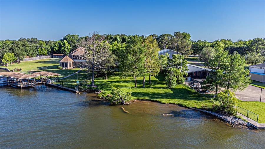 Property photo for 1712 Island Village Court, Granbury, TX