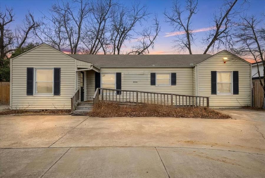 Property photo for 304 N Main Highway, Lindale, TX