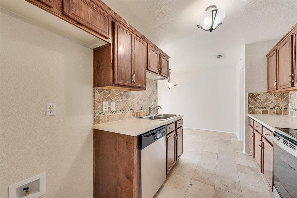 1214 Misty Meadow Drive, Midlothian, TX 76065