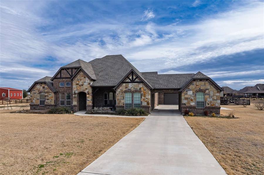 Property photo for 9111 Iron Mountain Trail, Justin, TX