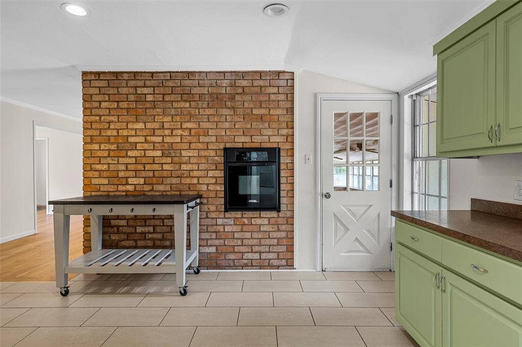 7483 Gholson Road, Waco, TX 76705