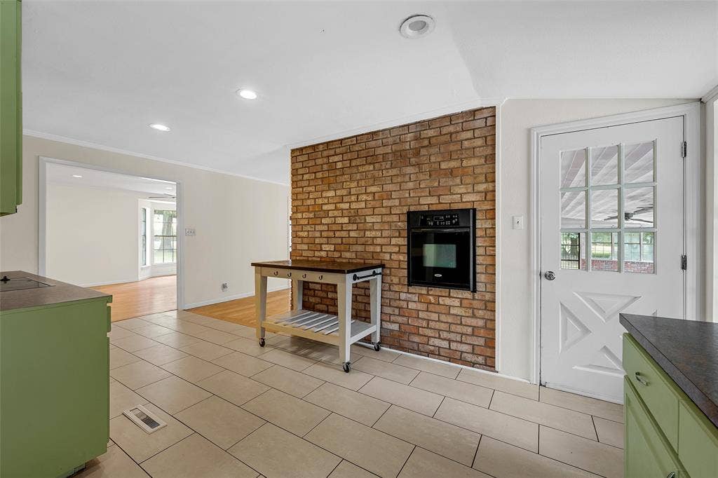 7483 Gholson Road, Waco, TX 76705