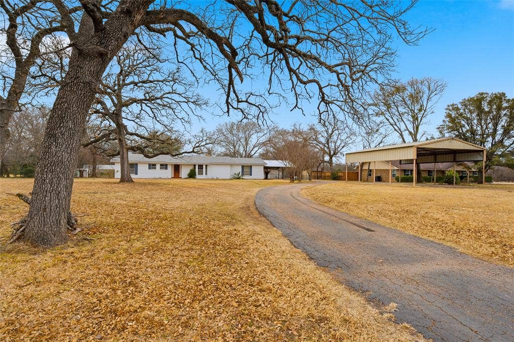 7483 Gholson Road, Waco, TX 76705