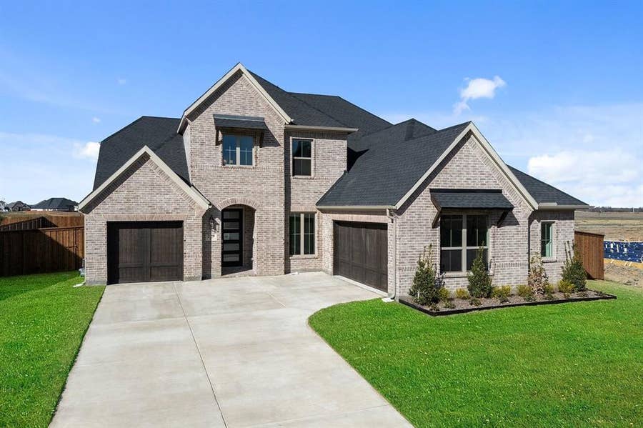 Property photo for 229 Pine Leaf Trail, Waxahachie, TX