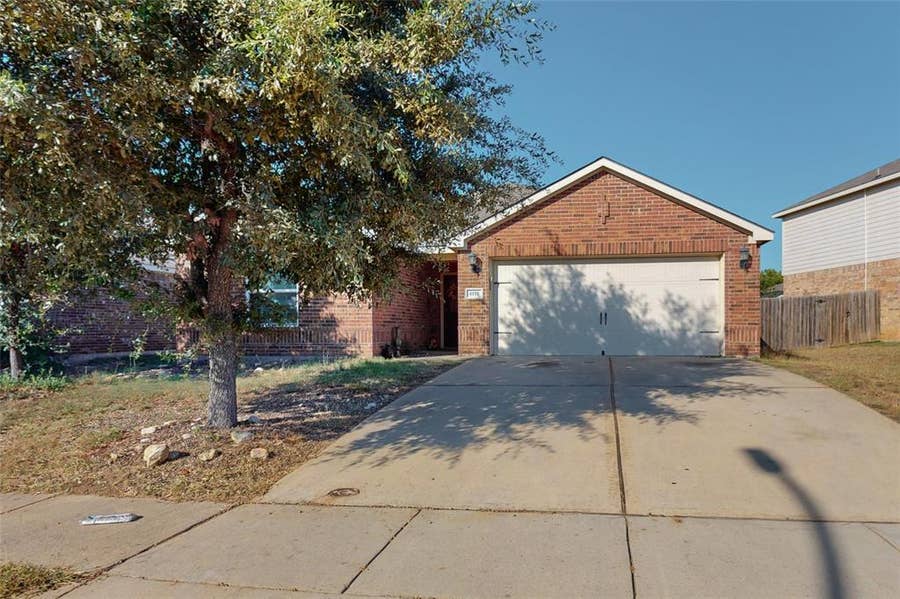 Property photo for 6133 Chalk Hollow Drive, Fort Worth, TX