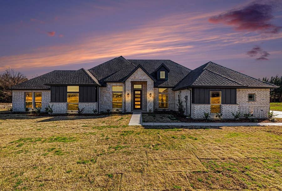 Property photo for 7040 Southrock Drive, Midlothian, TX