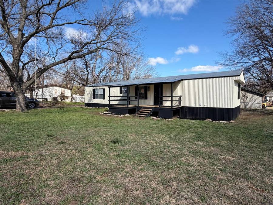 Property photo for 3601 Hedge Row Street, Granbury, TX