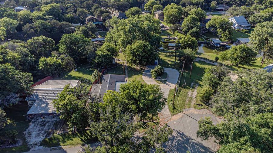 Property photo for 3817 Horseshoe Trail, Granbury, TX