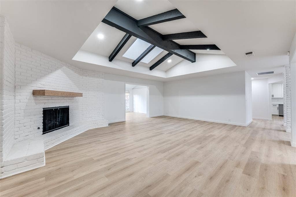 2601 Red Oak Lane, Plano, TX 75075 The true heart of the home, next to an oversized flex space and with sightlines to the kitchen.