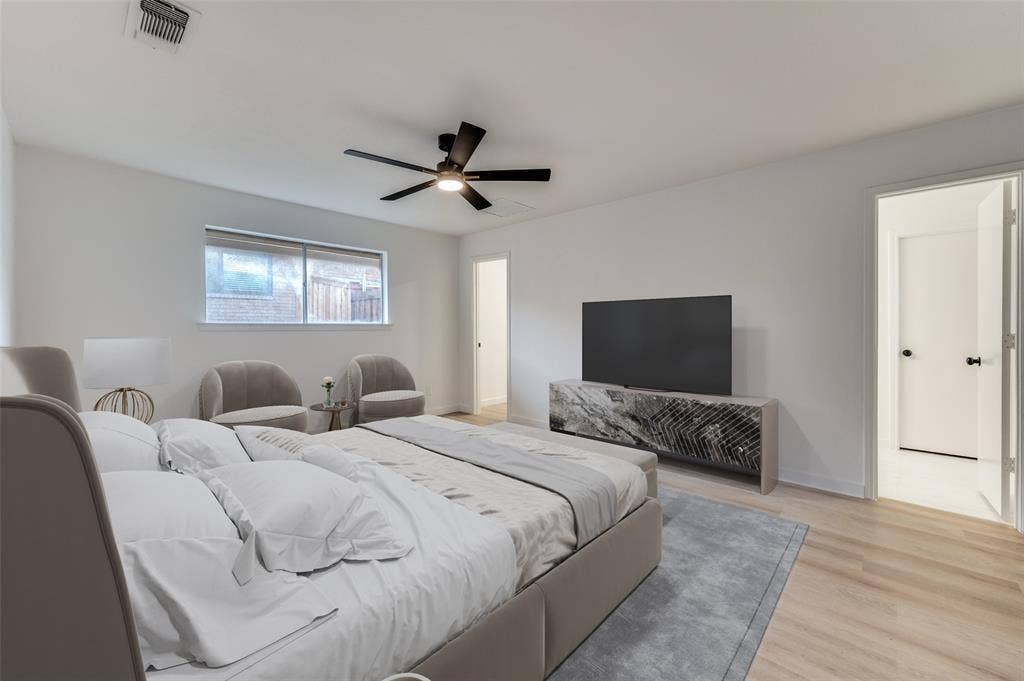2601 Red Oak Lane, Plano, TX 75075 The spacious primary suite offers a tranquil retreat with access to a large walk-in closet and glamorous ensuite bathroom.