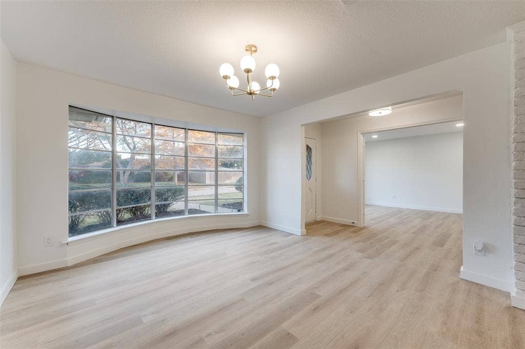 2601 Red Oak Lane, Plano, TX 75075 The light-filled room offers the perfect space for everyday dining or formal entertaining.