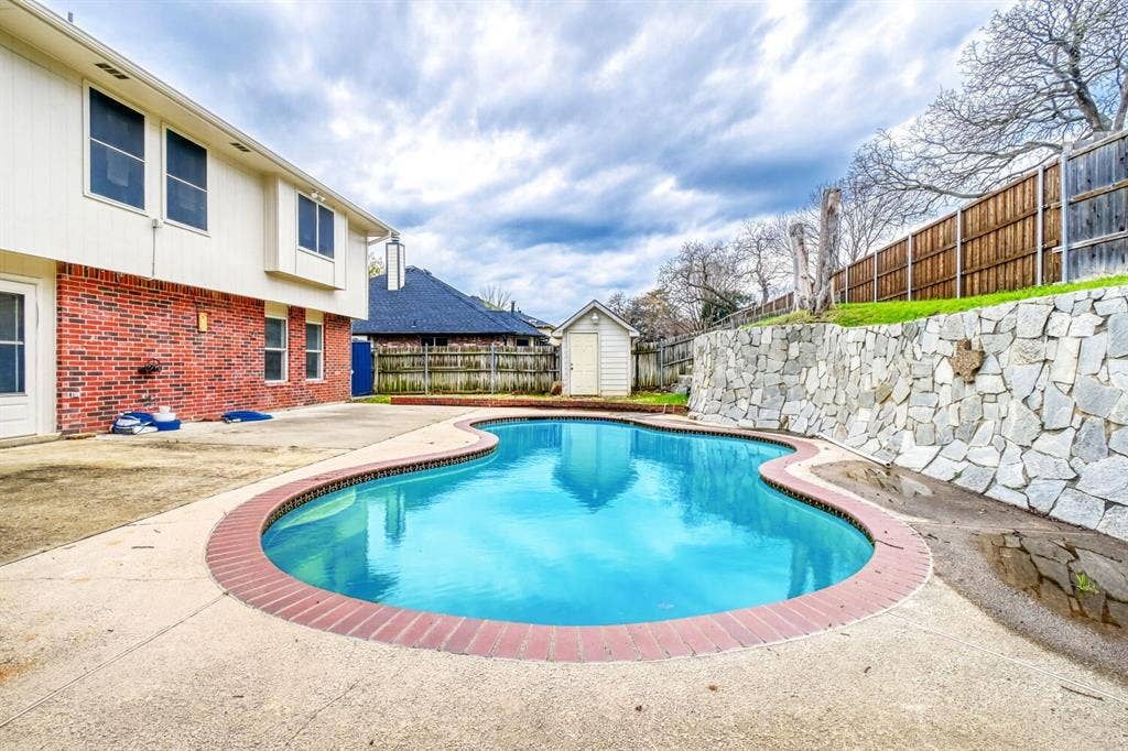 2112 Meadowview Drive, Corinth, TX 76210