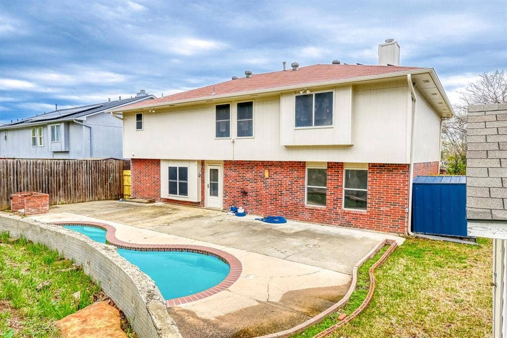 2112 Meadowview Drive, Corinth, TX 76210