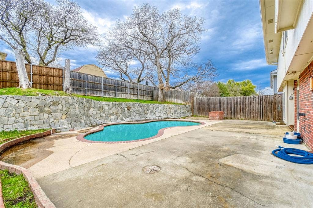 2112 Meadowview Drive, Corinth, TX 76210