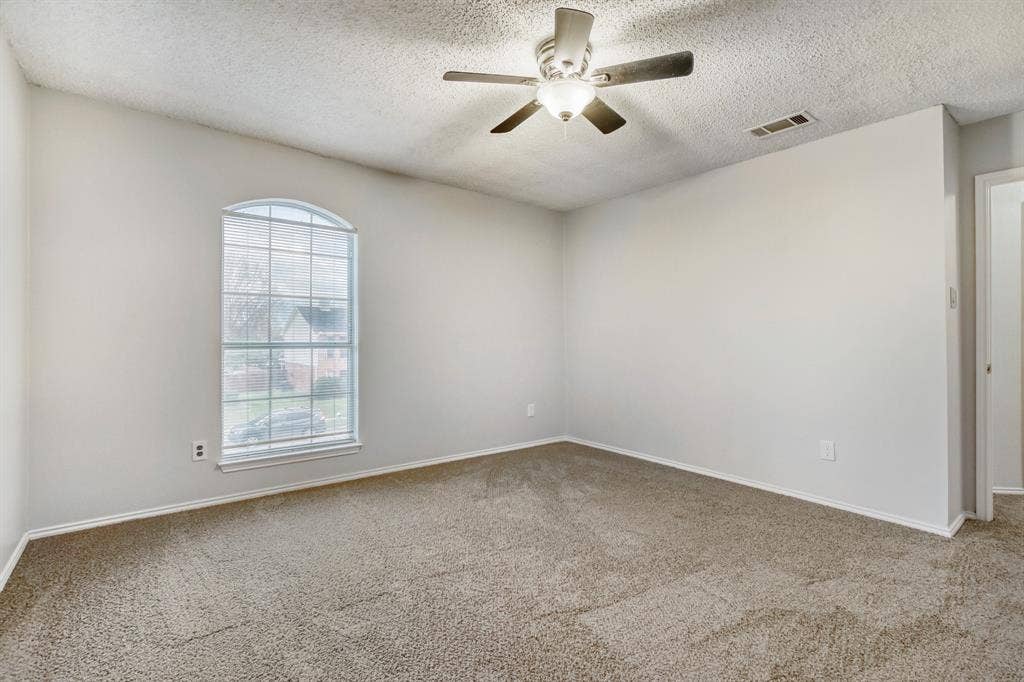2112 Meadowview Drive, Corinth, TX 76210