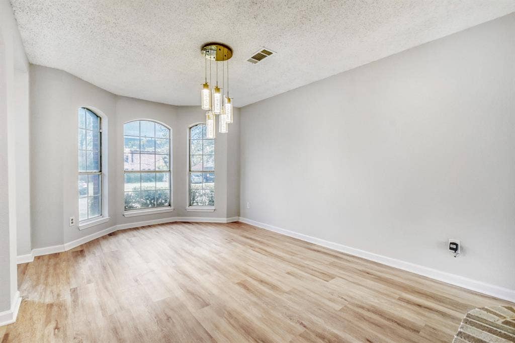 2112 Meadowview Drive, Corinth, TX 76210