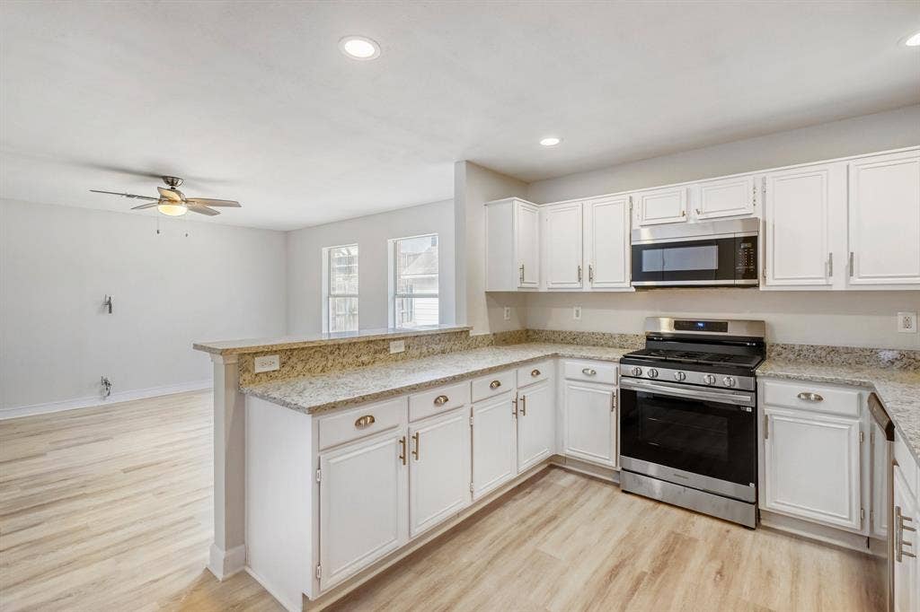 2112 Meadowview Drive, Corinth, TX 76210