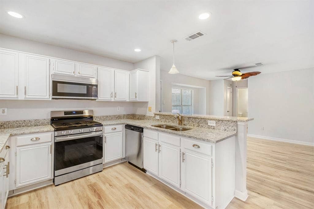 2112 Meadowview Drive, Corinth, TX 76210