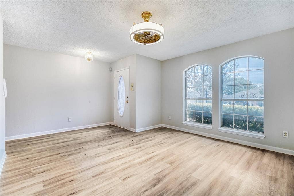 2112 Meadowview Drive, Corinth, TX 76210