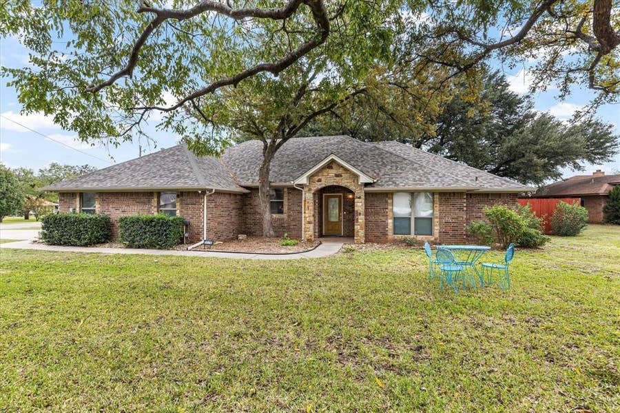 Property photo for 1609 CHEYENNE Trail, Granbury, TX