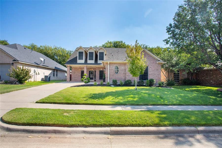 Property photo for 10520 Stoneside Trail, Fort Worth, TX