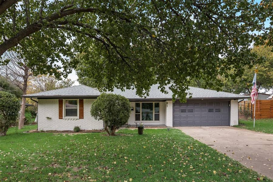 Property photo for 611 Ray Andra Drive, DeSoto, TX