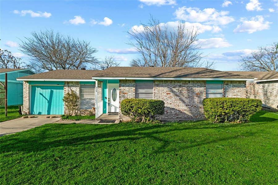 Property photo for 715 Sun Valley Drive, Duncanville, TX