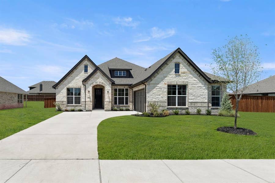 Property photo for 406 Heritage Hill Drive, Forney, TX