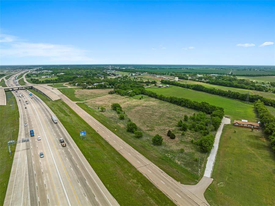 Property photo for 20694 N Interstate 35, West, TX