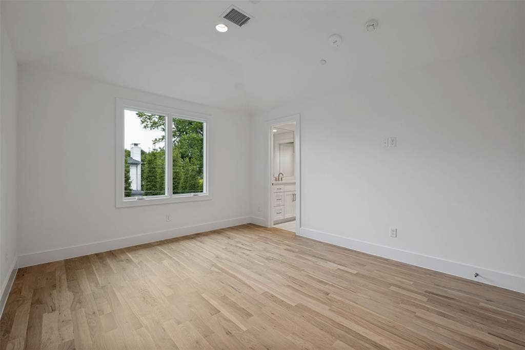 4635 Lorraine Avenue, Highland Park, TX 75209 White oak hardwood floors in all 3 upstairs bedrooms and throughout both floors