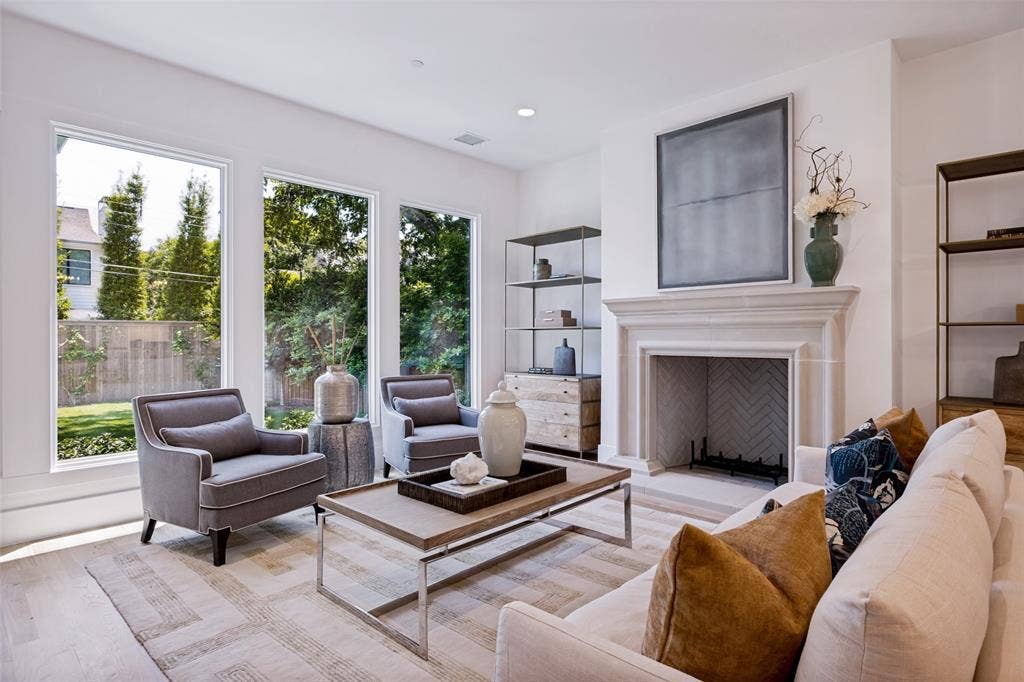 4635 Lorraine Avenue, Highland Park, TX 75209 This Living area opens to the attractive gourmet kitchen, an inviting space that will be a favorite for comfortable living and gracious entertaining.