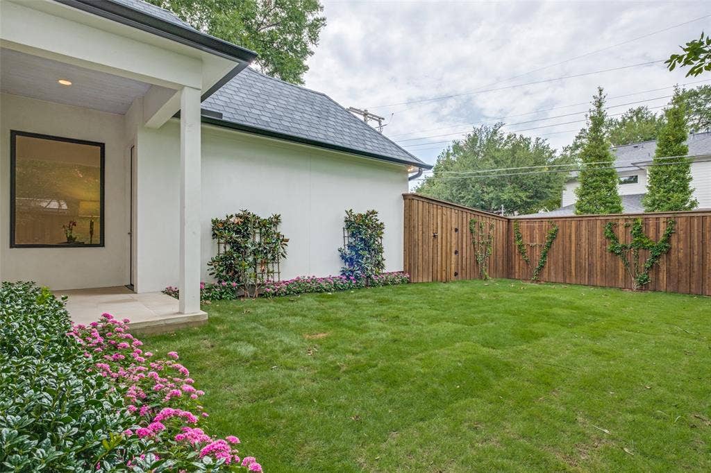 4635 Lorraine Avenue, Highland Park, TX 75209 Beautifully landscaped and sprinklered yard