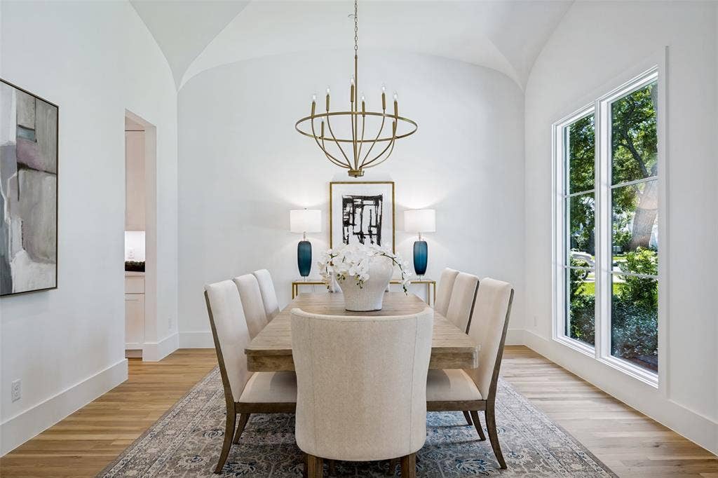 4635 Lorraine Avenue, Highland Park, TX 75209 Well proportioned, light filled dining room