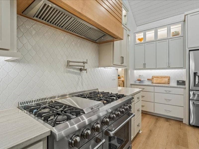 8701 Zebra Crossing, Larue, TX 75770 Upscale Thor cook range