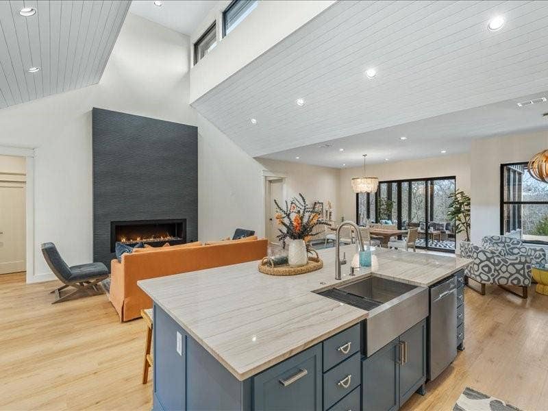 8701 Zebra Crossing, Larue, TX 75770 Very entertaining space for friends and family.
