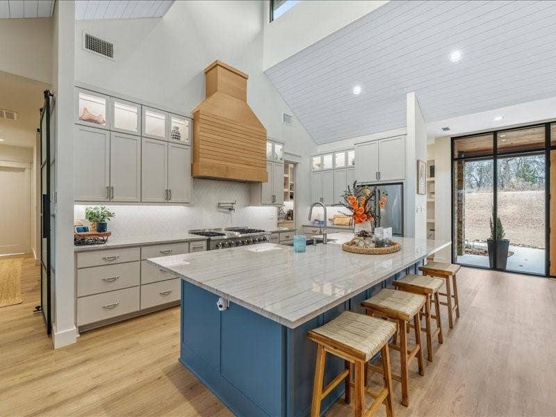 8701 Zebra Crossing, Larue, TX 75770 Culinary kitchen with Thor range and seating to sip on a beverage and keep the cook company.