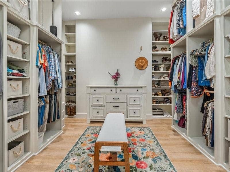 8701 Zebra Crossing, Larue, TX 75770 Incredible upscale closet