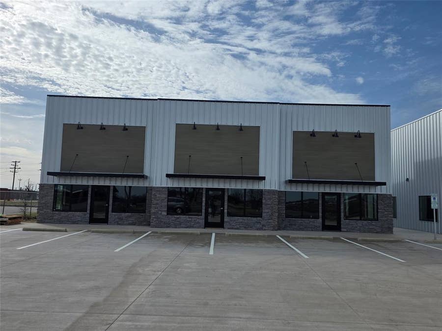 Property photo for 1205 E Quinlan Parkway, Quinlan, TX