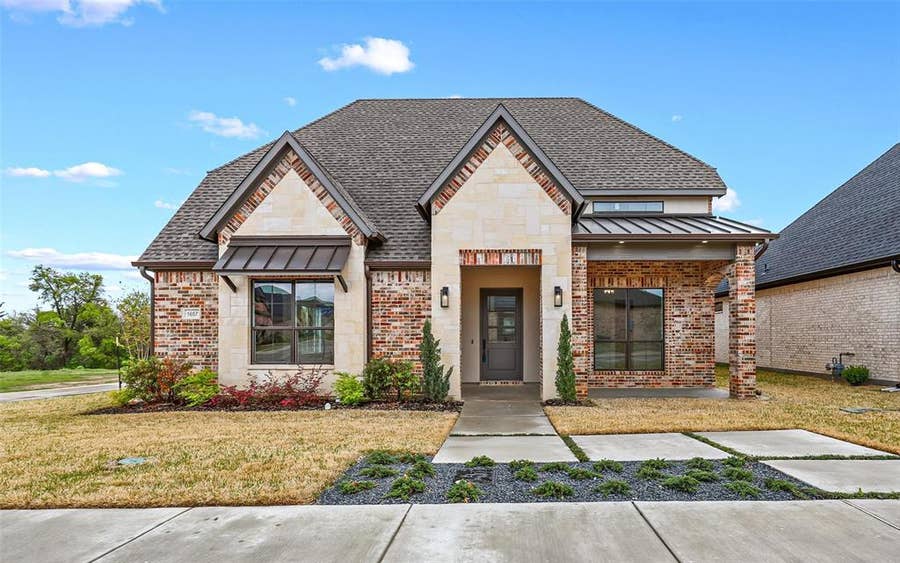 Property photo for 1657 Ethan Circle, Midlothian, TX