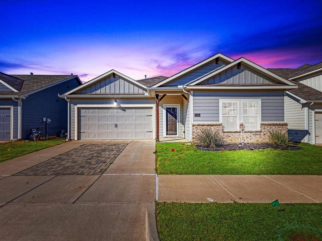 2105 Paxton Way, Denton, TX 76209