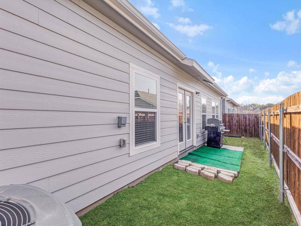 2105 Paxton Way, Denton, TX 76209