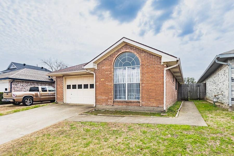 Property photo for 9716 Pinehurst Lane, Dallas, TX