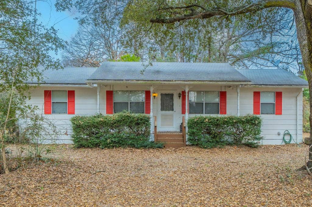 2315 State Hwy 31 E, Athens, TX 75752