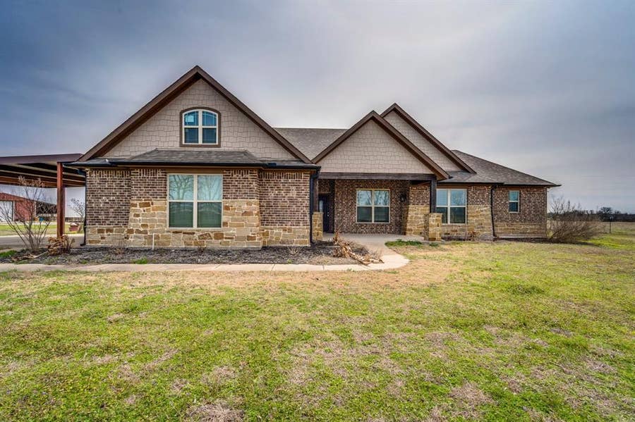 Property photo for 901 Hoyt Road, Waxahachie, TX